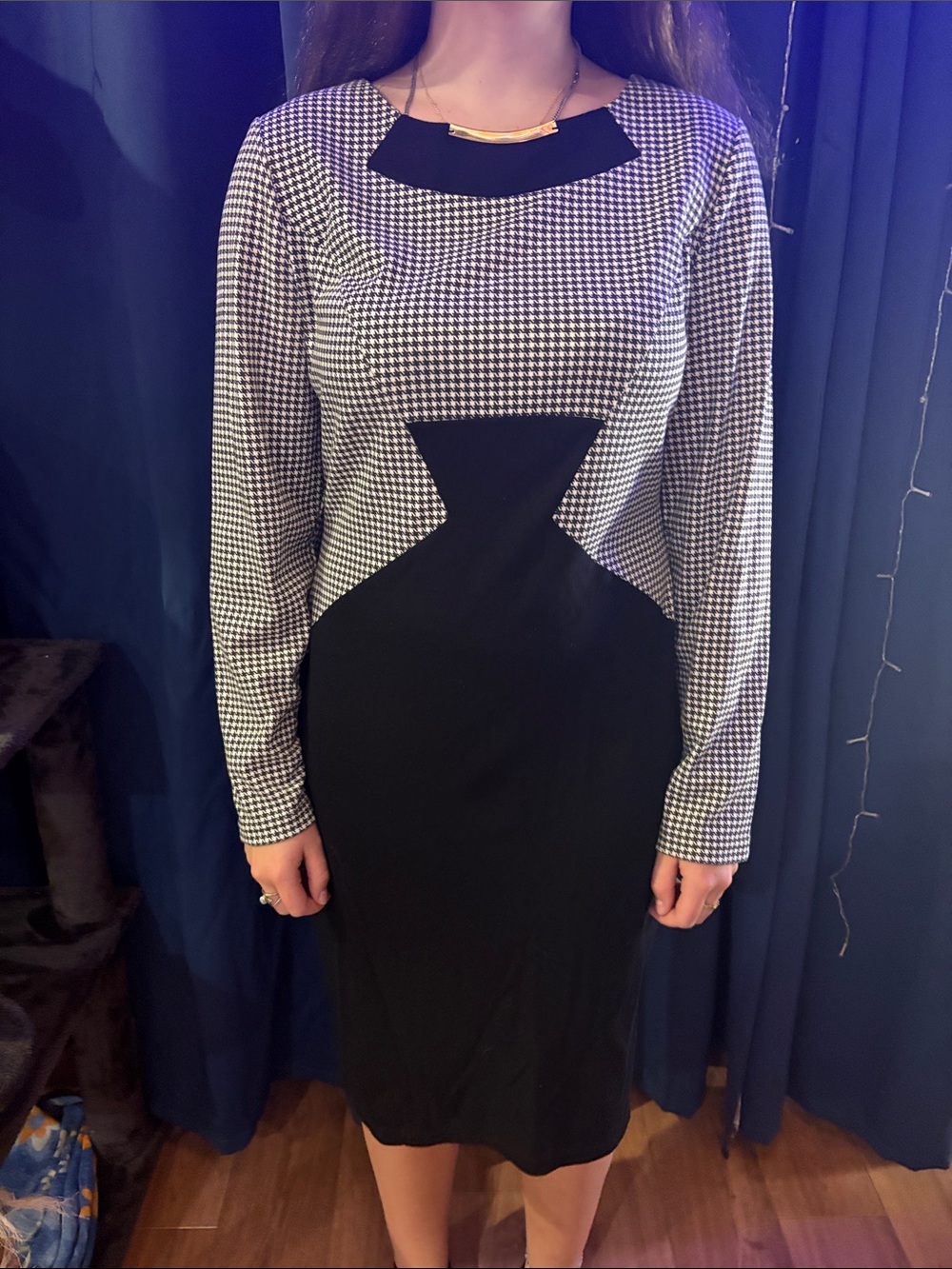 VENUS Black and White Houndstooth Long Sleeve Sheath Dress